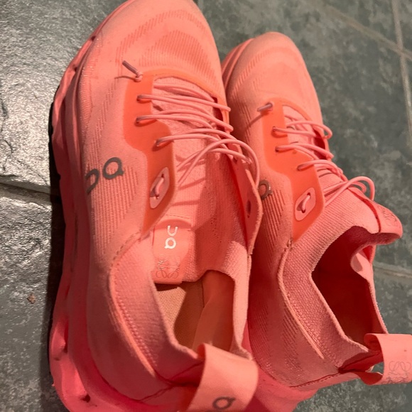 On Clouds designer inspired Coral Athletic Shoes - Picture 7 of 8